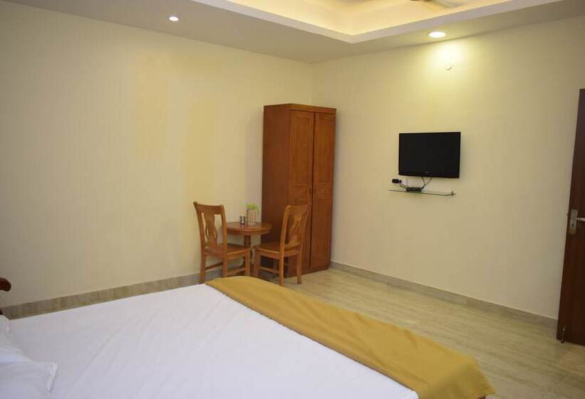 هتل Sri Kavimany Residency, Near Auro Beach