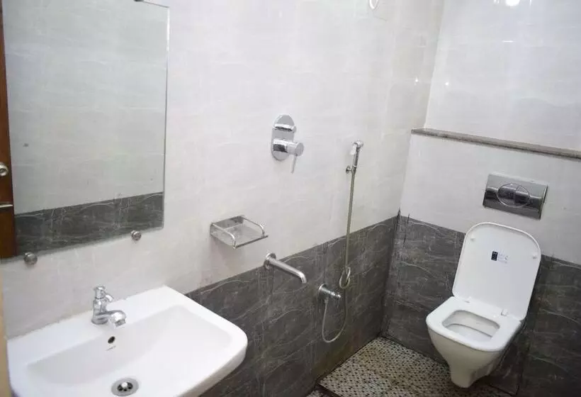 هتل Sri Kavimany Residency, Near Auro Beach
