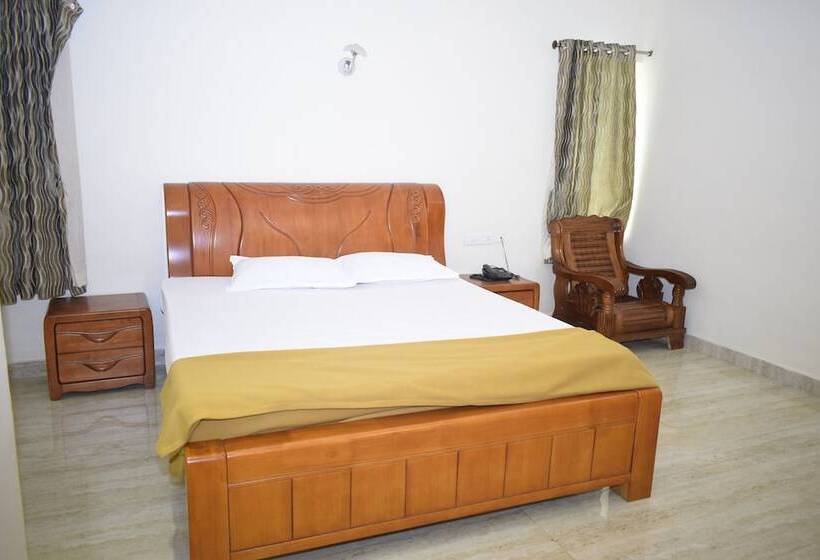 هتل Sri Kavimany Residency, Near Auro Beach