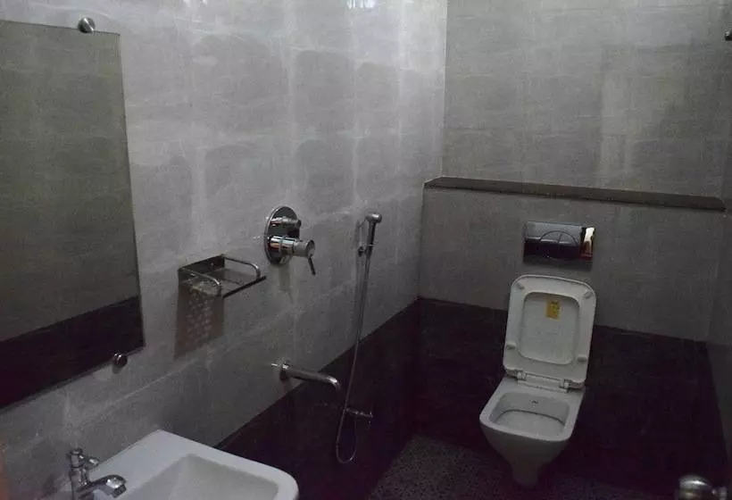 هتل Sri Kavimany Residency, Near Auro Beach