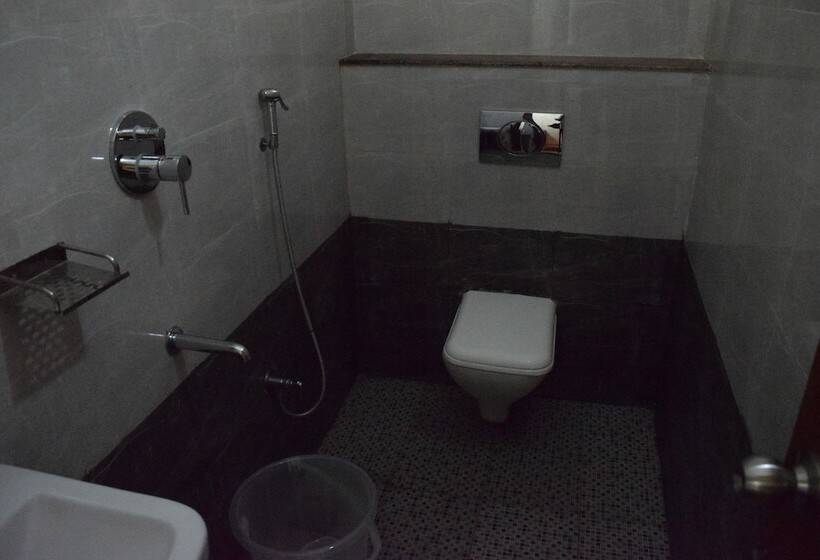 هتل Sri Kavimany Residency, Near Auro Beach