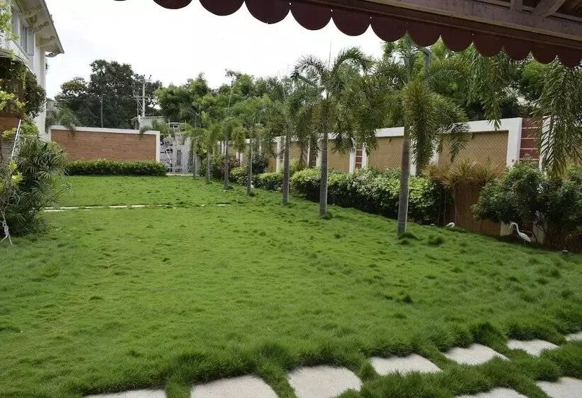 هتل Sri Kavimany Residency, Near Auro Beach