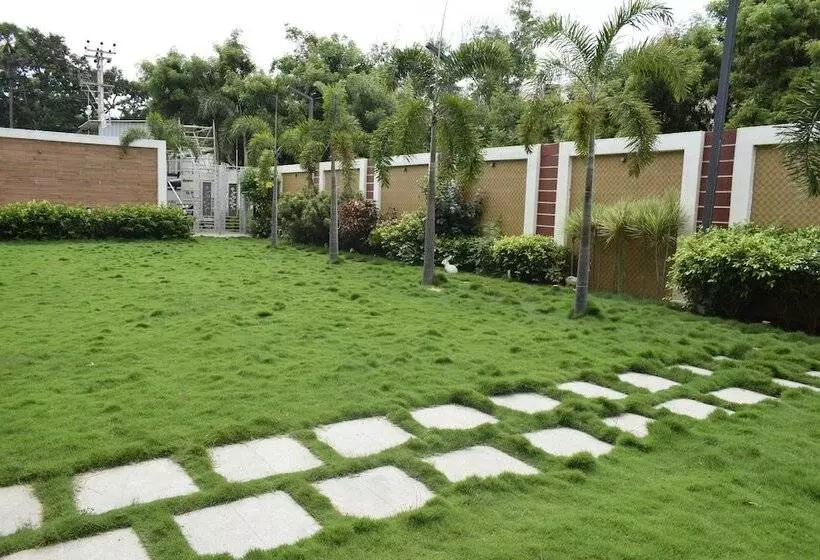 هتل Sri Kavimany Residency, Near Auro Beach