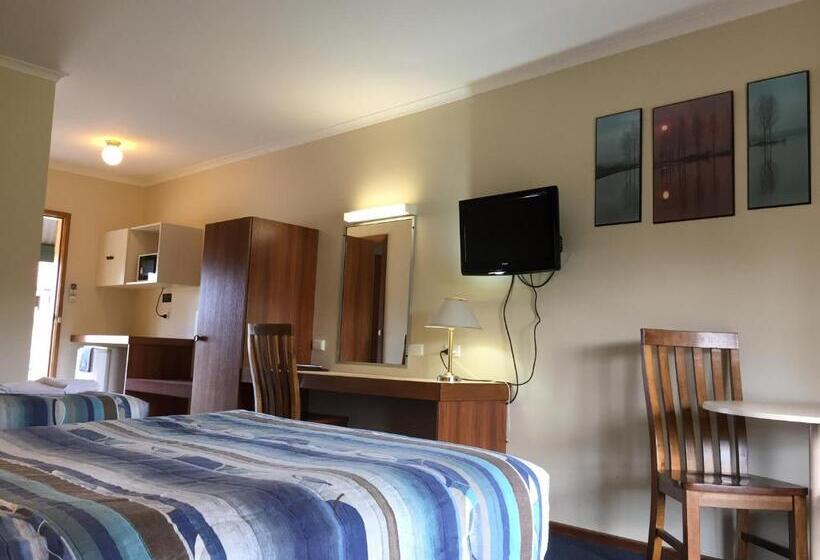 Отель The Finley Palm Motor Inn