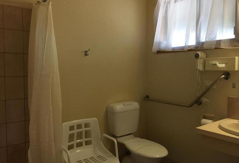 Отель The Finley Palm Motor Inn