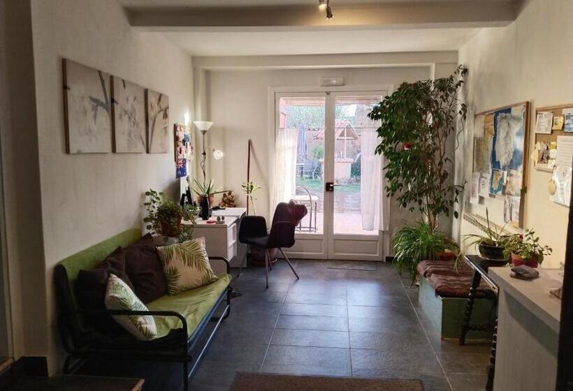 Las Hadas Albergue  Solo Para Peregrinos   Vegano  Bar