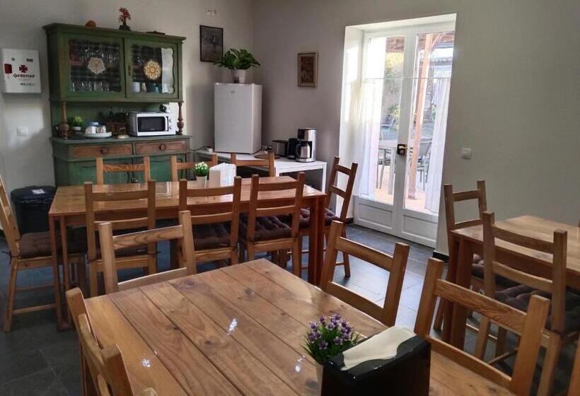 Las Hadas Albergue  Solo Para Peregrinos   Vegano  Bar