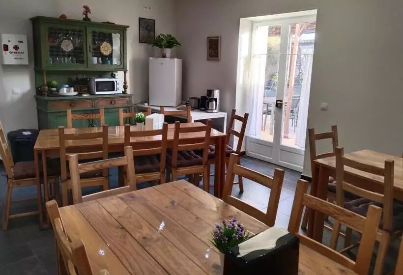 Las Hadas Albergue  Solo Para Peregrinos   Vegano  Bar