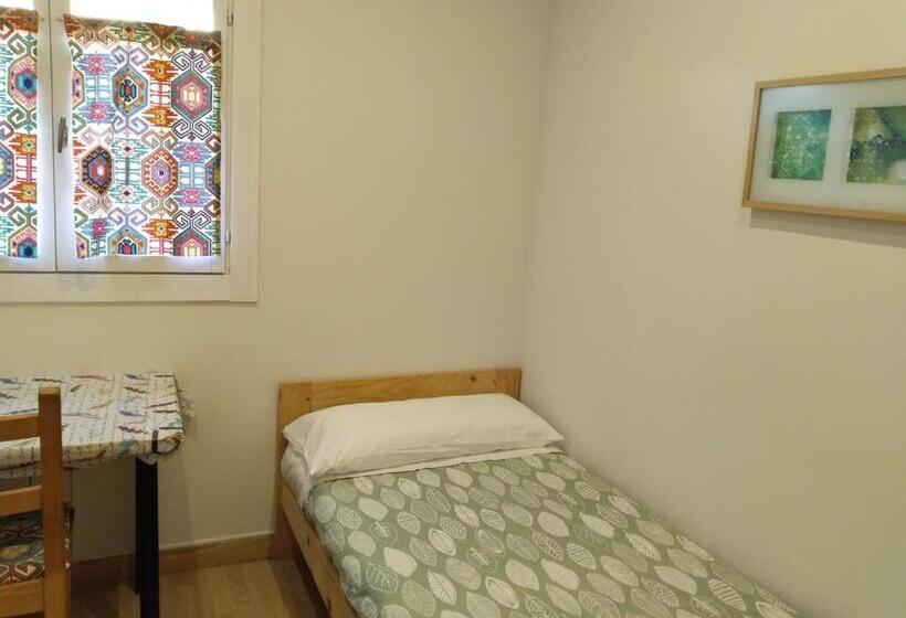 Las Hadas Albergue  Solo Para Peregrinos   Vegano  Bar