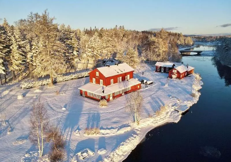 تختخواب و صبحانه The Lodge Torsby