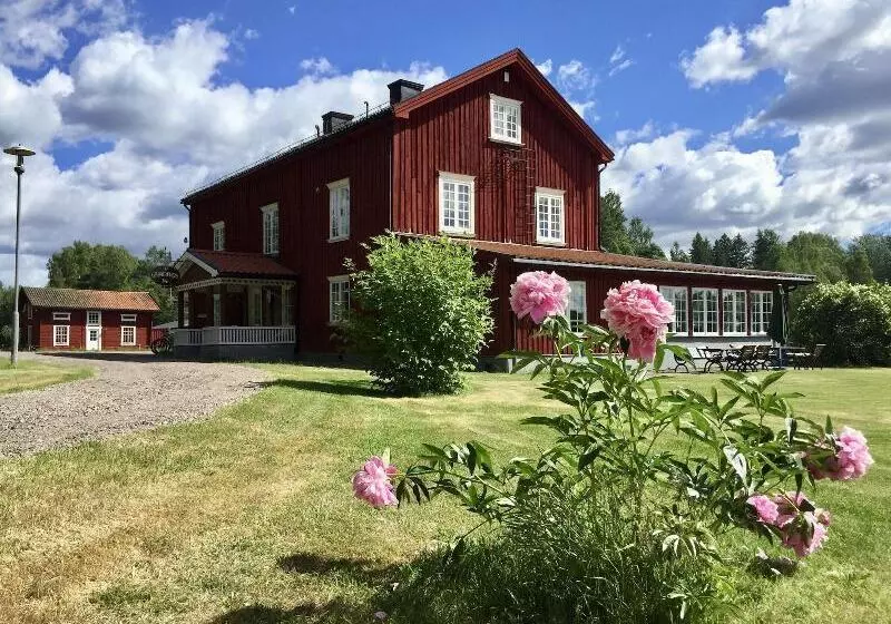تختخواب و صبحانه The Lodge Torsby