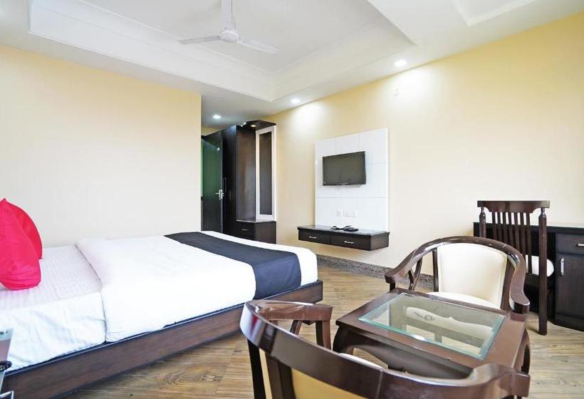 Capital O 49078 Hotel Chinar