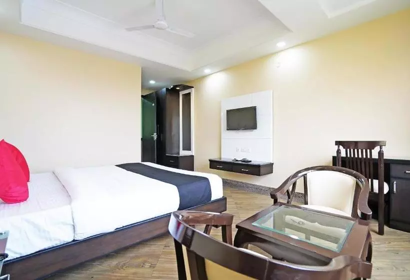 Capital O 49078 Hotel Chinar