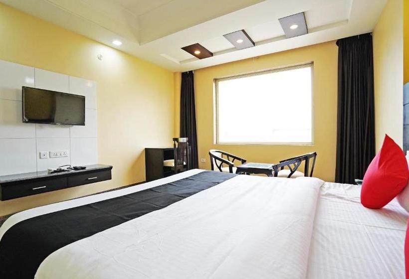 Capital O 49078 Hotel Chinar