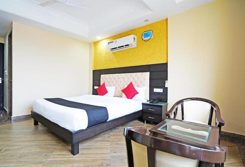 Capital O 49078 Hotel Chinar