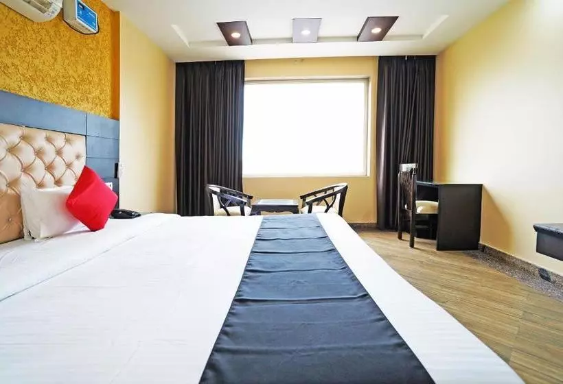 Capital O 49078 Hotel Chinar