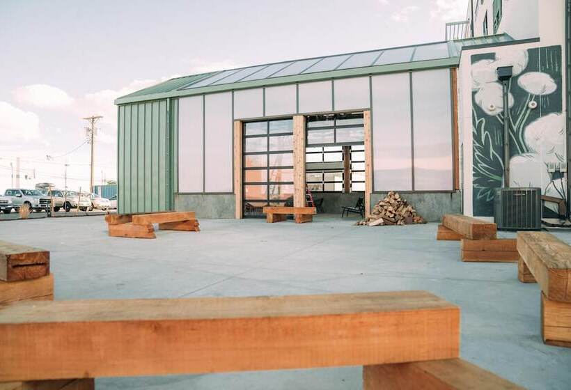 هتل Kinship Landing