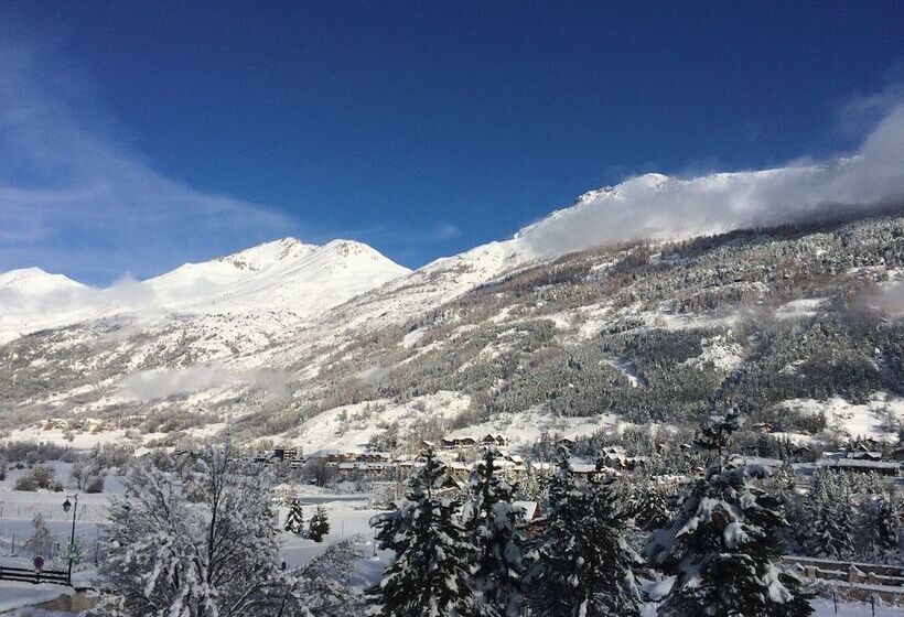 فندق صغير Auberge De Jeunesse Hi Serre Chevalier