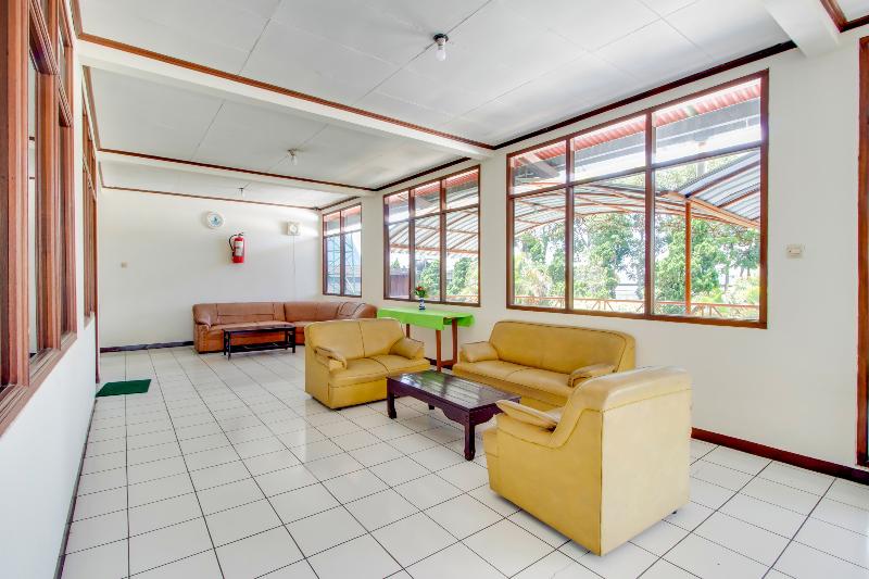 فندق Oyo 3899 Penginapan Christina