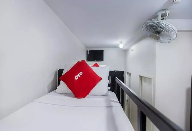 هتل Oyo 699 Forbes Hall