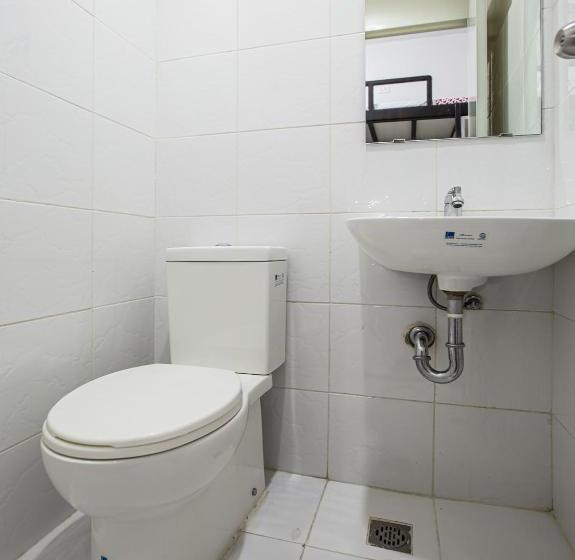 Hotel Oyo 699 Forbes Hall