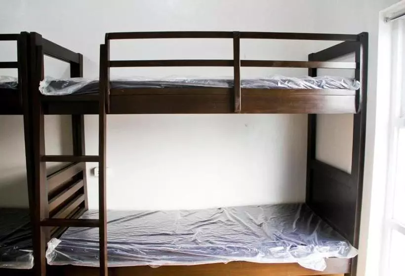 هتل Oyo 699 Forbes Hall