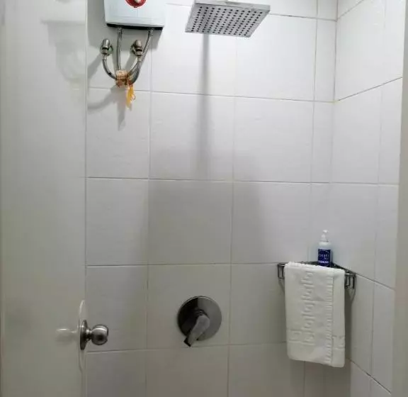 هتل Oyo 699 Forbes Hall