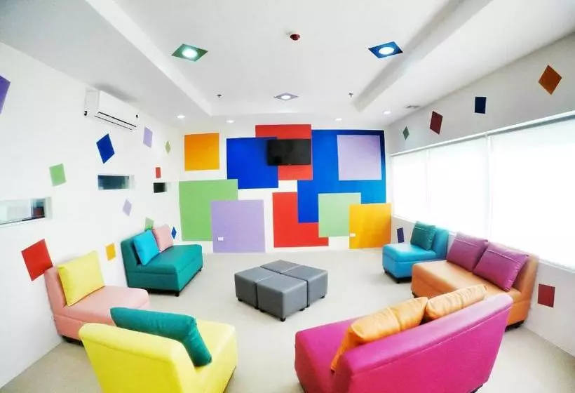 هتل Oyo 699 Forbes Hall