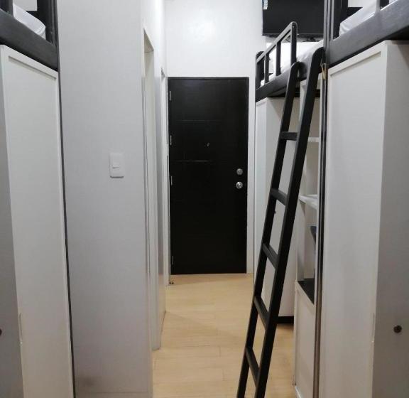 Hotel Oyo 699 Forbes Hall