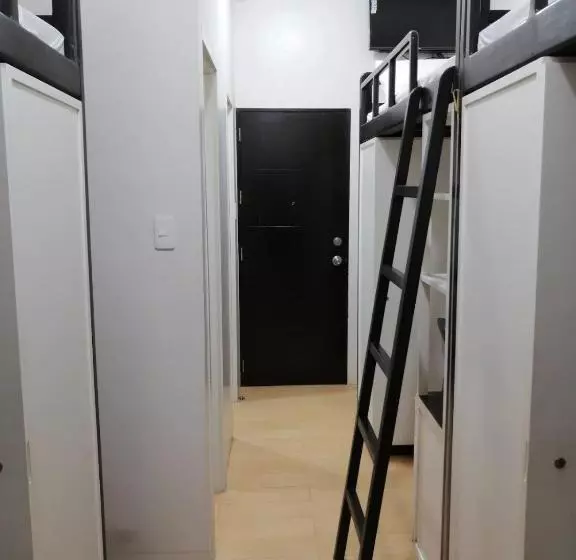 هتل Oyo 699 Forbes Hall