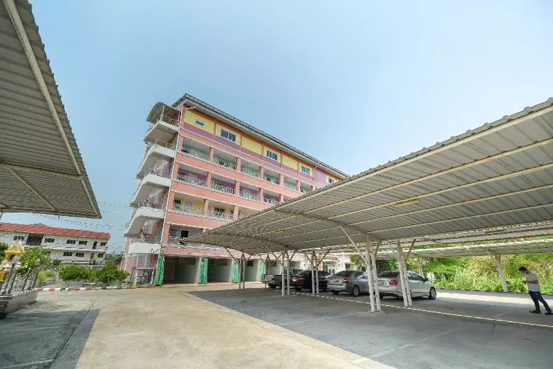 هتل Oyo 762 Chompoo