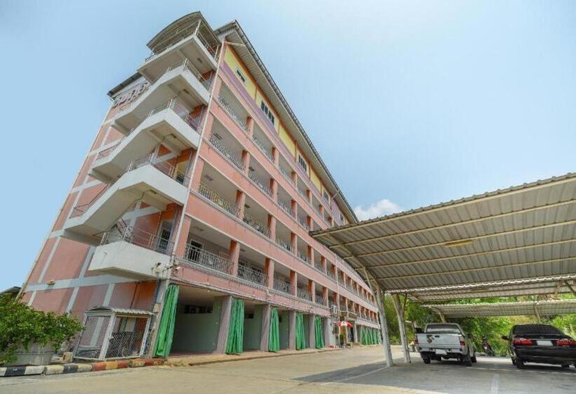 هتل Oyo 762 Chompoo