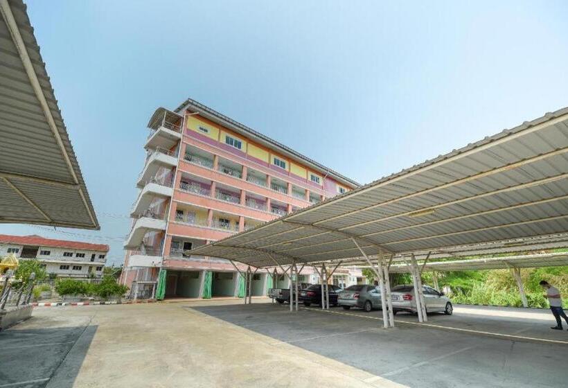 هتل Oyo 762 Chompoo