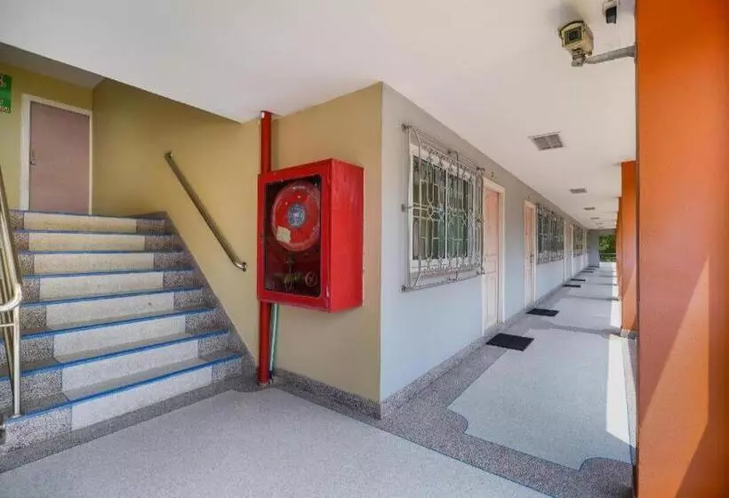 هتل Oyo 762 Chompoo