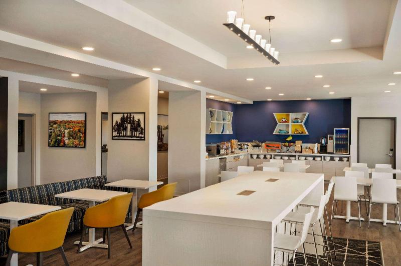 Microtel Inn & Suites By Wyndham Aurora