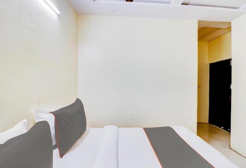 ホテル Collection O Tara Patel