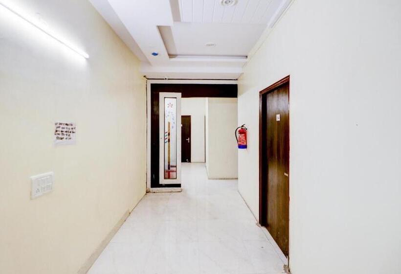 ホテル Collection O Tara Patel