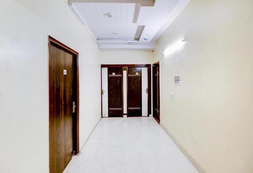 ホテル Collection O Tara Patel