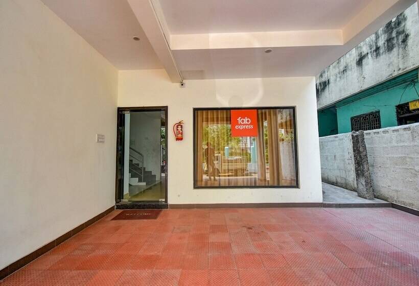 בית מלון כפרי Fabexpress Pas Residency   Nr Marina Beach & Mahatma Gandhi Monument