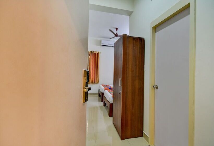 בית מלון כפרי Fabexpress Pas Residency   Nr Marina Beach & Mahatma Gandhi Monument