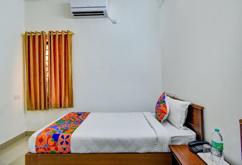 בית מלון כפרי Fabexpress Pas Residency   Nr Marina Beach & Mahatma Gandhi Monument