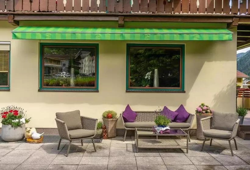 ペンション Gästehaus Hornegger