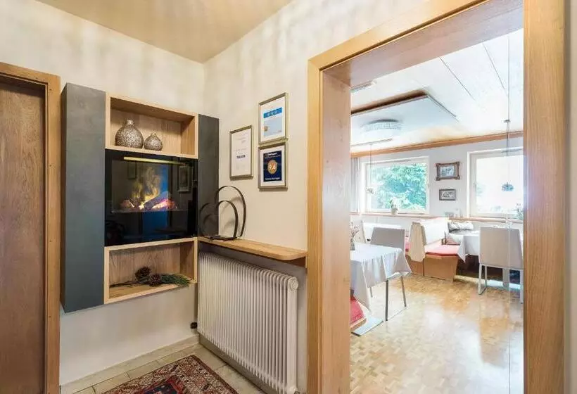 ペンション Gästehaus Hornegger