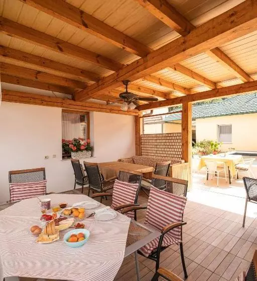 پانسیون Guesthouse Rose