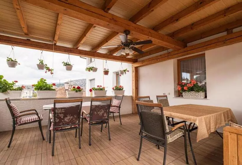 پانسیون Guesthouse Rose