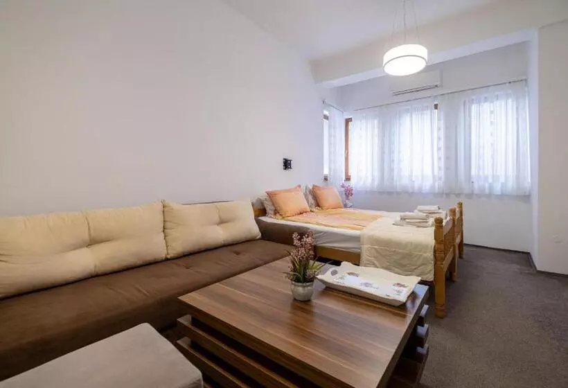 پانسیون Guesthouse Rose