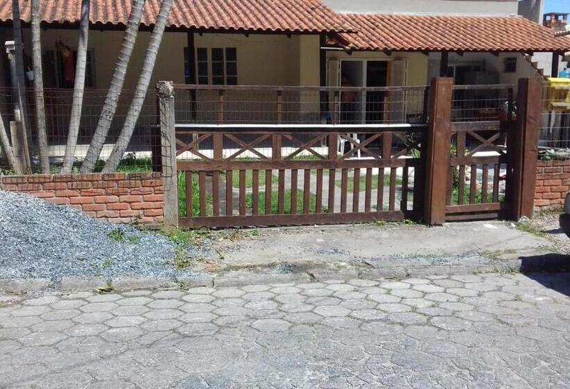 پانسیون Hospedaria Central Hostel