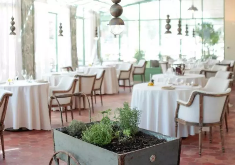 Отель Chateau De Berne