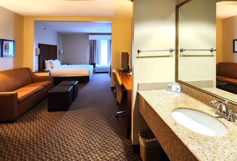 ホテル Comfort Inn & Suites Near Pocono Mountains