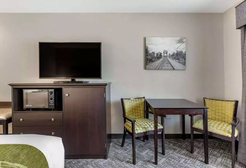 호텔 Comfort Inn & Suites Tualatin  Lake Oswego South